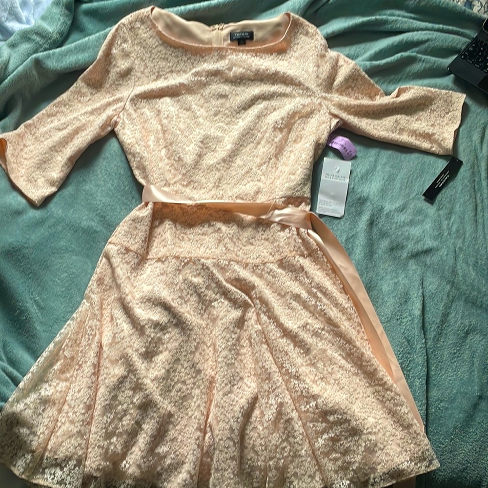 Knee length, half sleeve pink floral dress